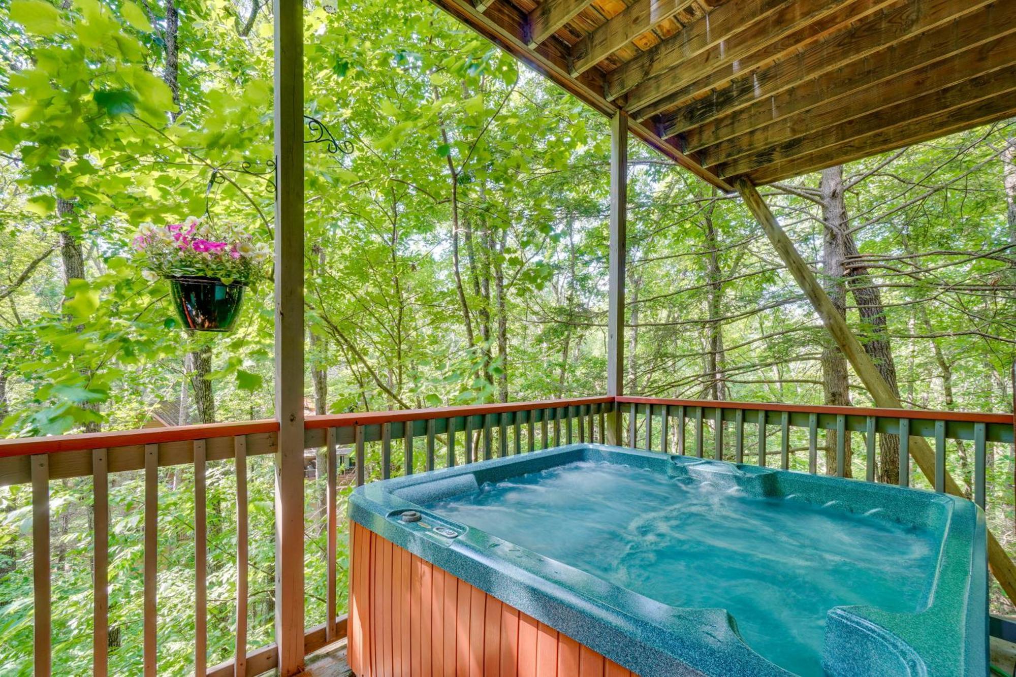 Smoky Mountain Cabin With Deck And Hot Tub! Pigeon Forge Bagian luar foto